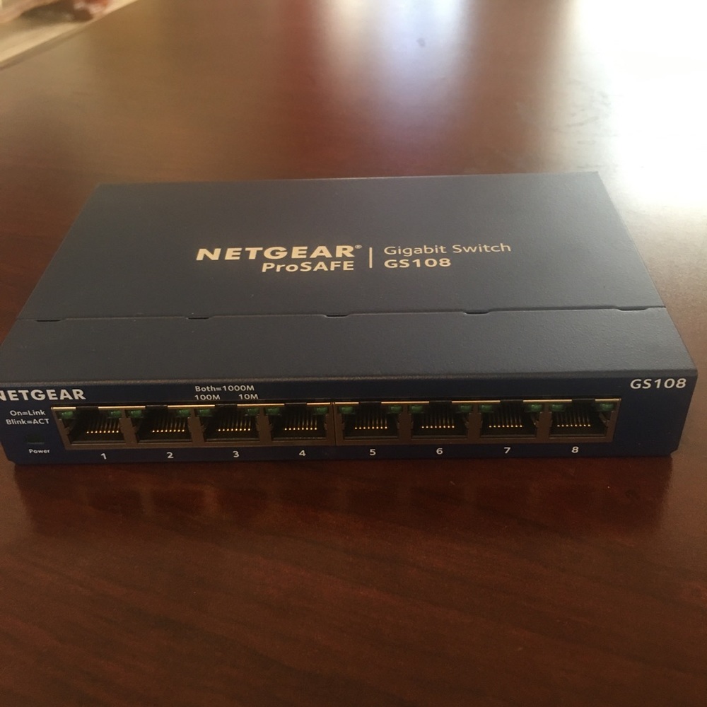 NETGEAR - 8-Port 10/100/1000 Gigabit Ethernet Unmanaged Switch - Blue